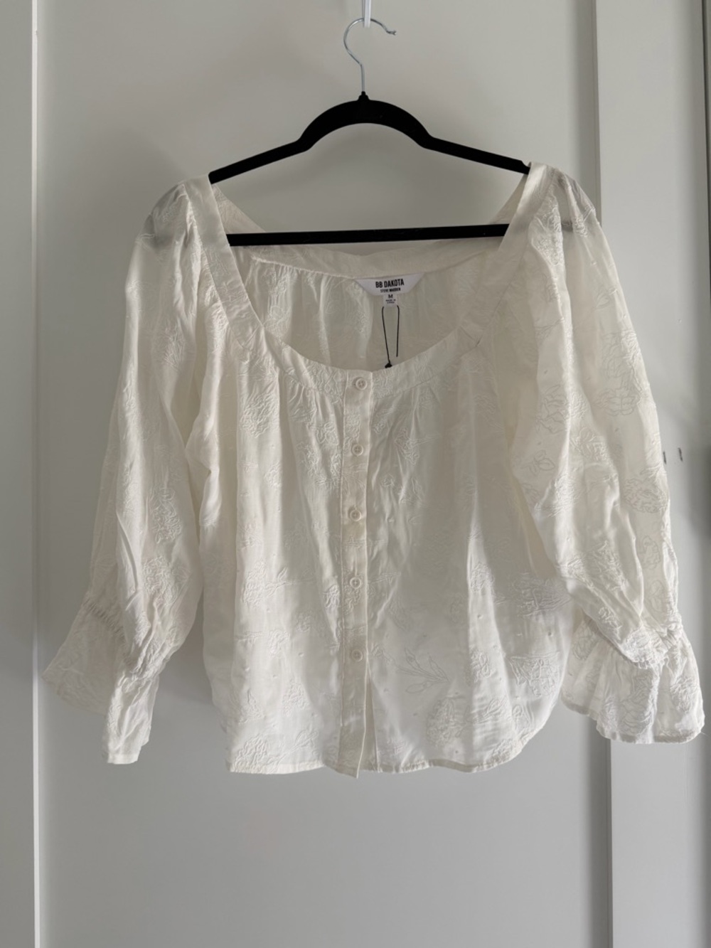 NWT / BB Dakota Canyon Sunrise White Embroidered Button-Front Blouse